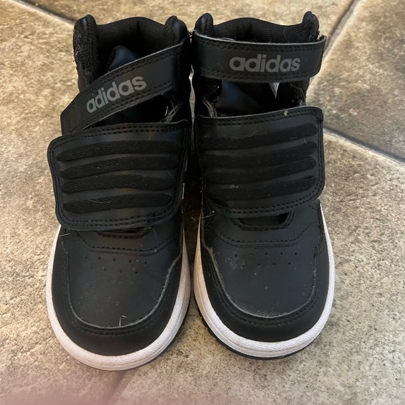 Adidas child Boys Hoops Mid Sneakers - Picture 7 of 8